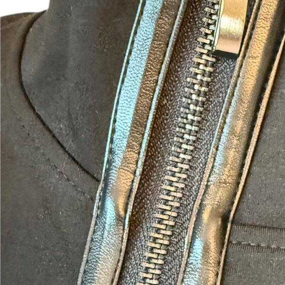 Vegan Leather Accent Zipper Top The Hylma - Picture 8 of 12